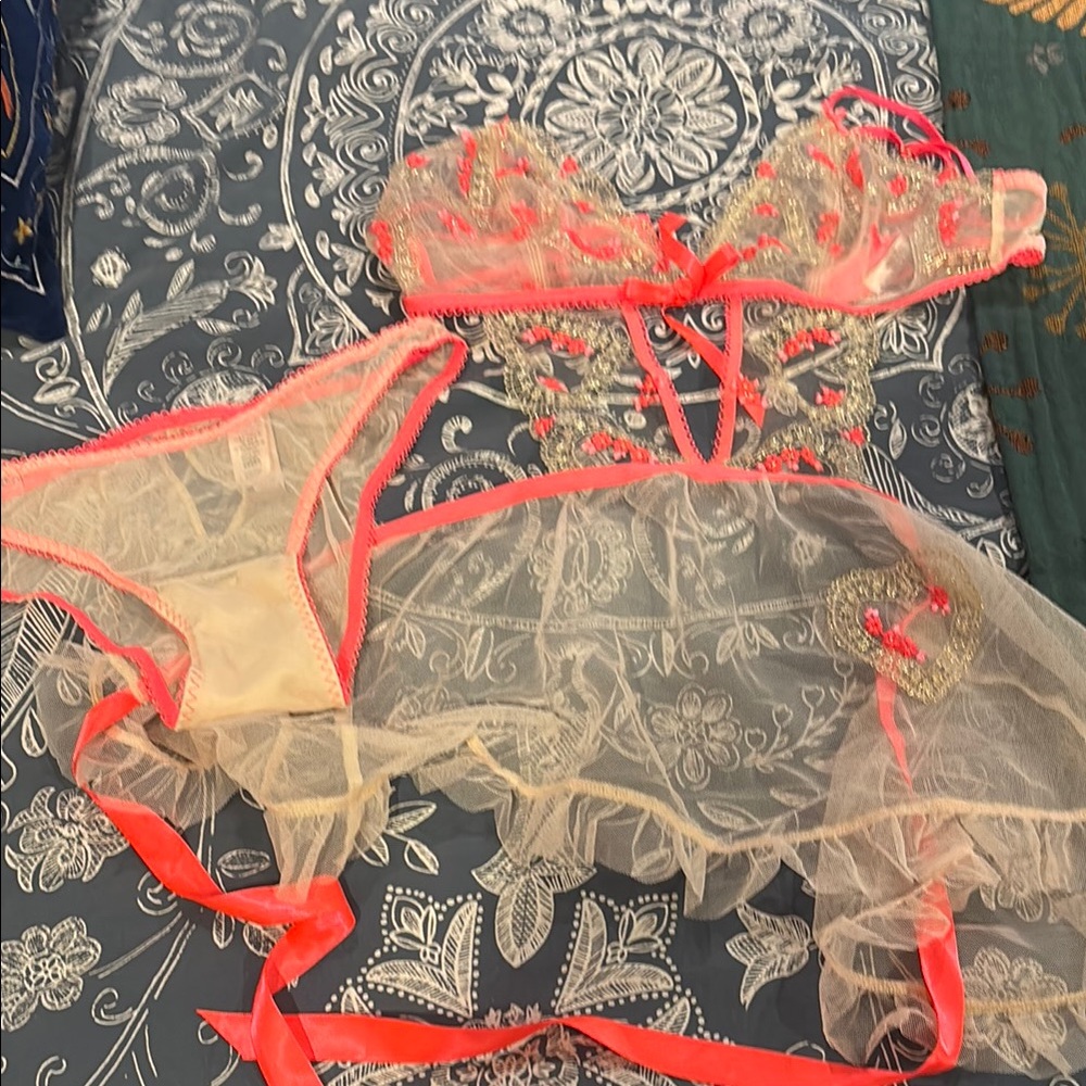 Victoria's Secret Pink and Cream Lace Bra with Adjustable Straps